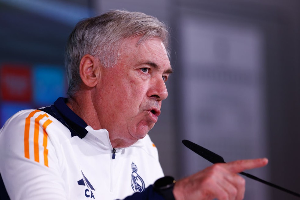 Carlo Ancelotti durane entrevista coletiva do Real Madrid — Foto: Getty Images