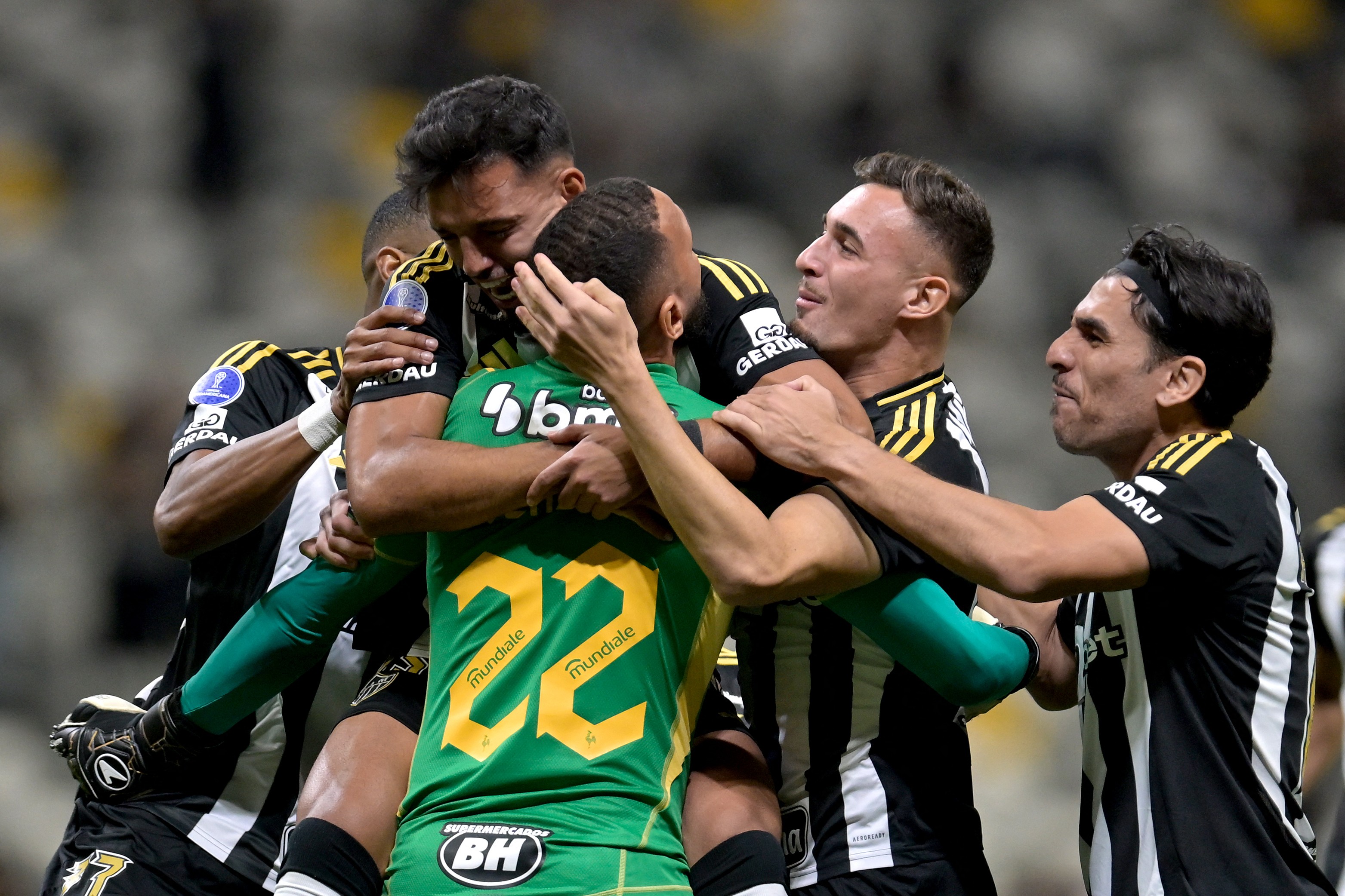 Análise do Atlético-MG: Everson é herói de classificação em semana marcada por cobranças à SAF 