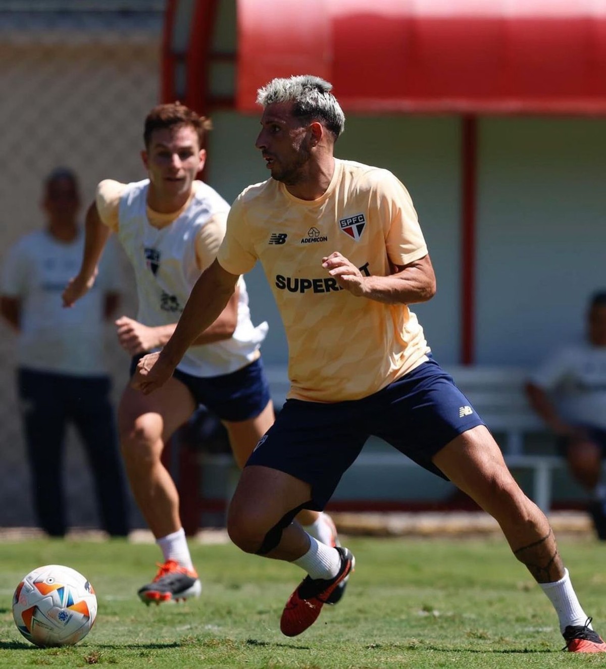 Calleri viaja e não deve reforçar o São Paulo na estreia.