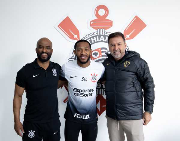 Corinthians reforça elenco com a chegada do volante José Martínez.