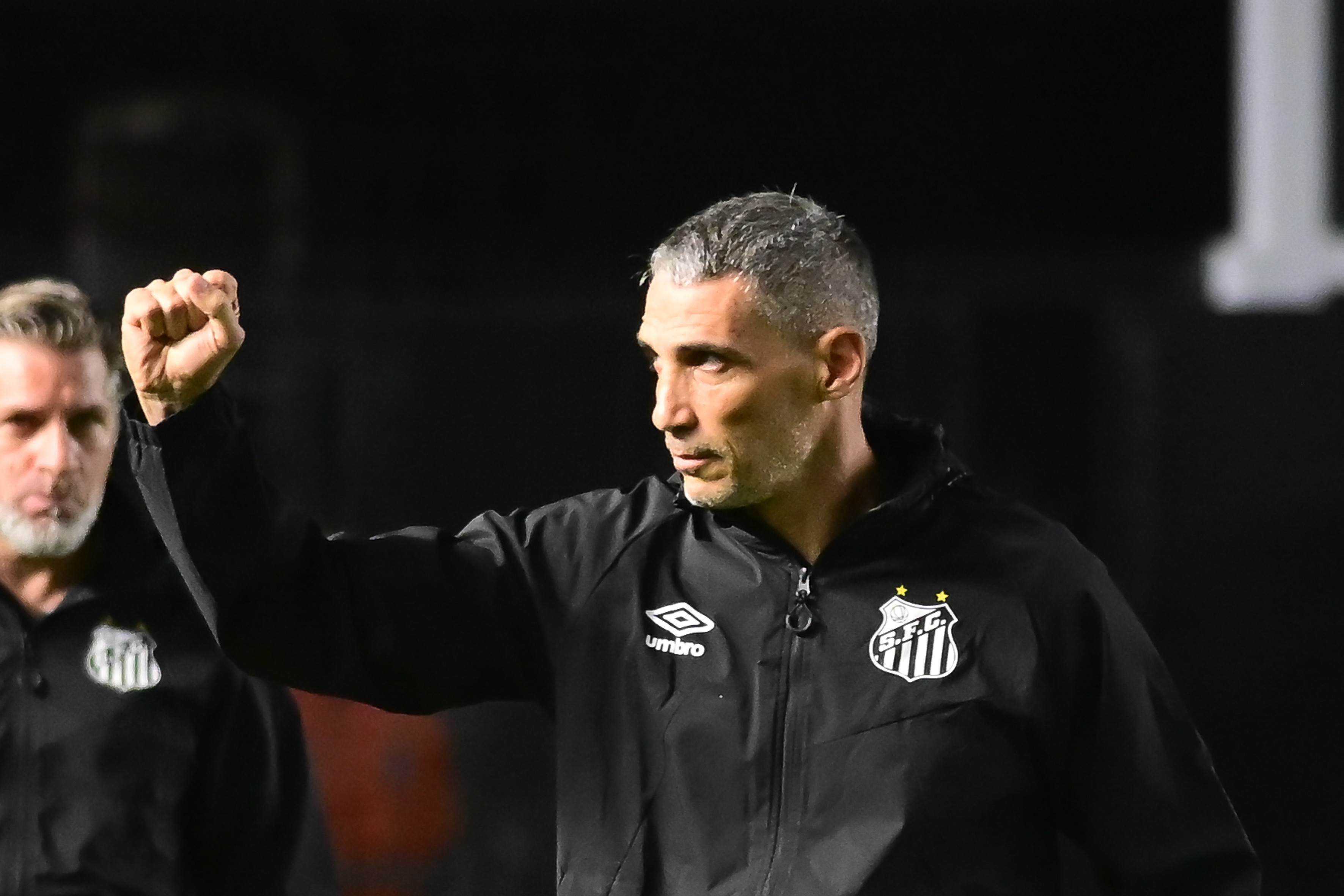 Análise: início de trabalho de Vojvoda mostra que Santos pode mais no Brasileirão