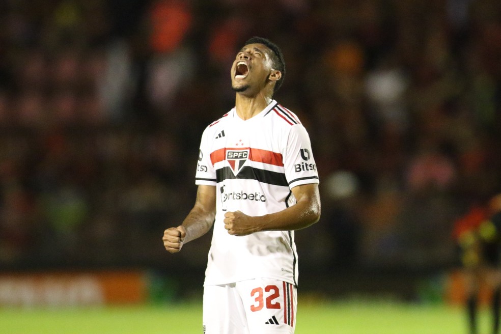 Marcos Paulo comemora gol em Sport x São Paulo — Foto: Aldo Carneiro /Pernambuco Press