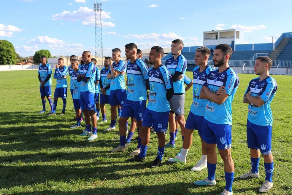 Apresentação elenco Oeirense — Foto: Divulgação Oeirense