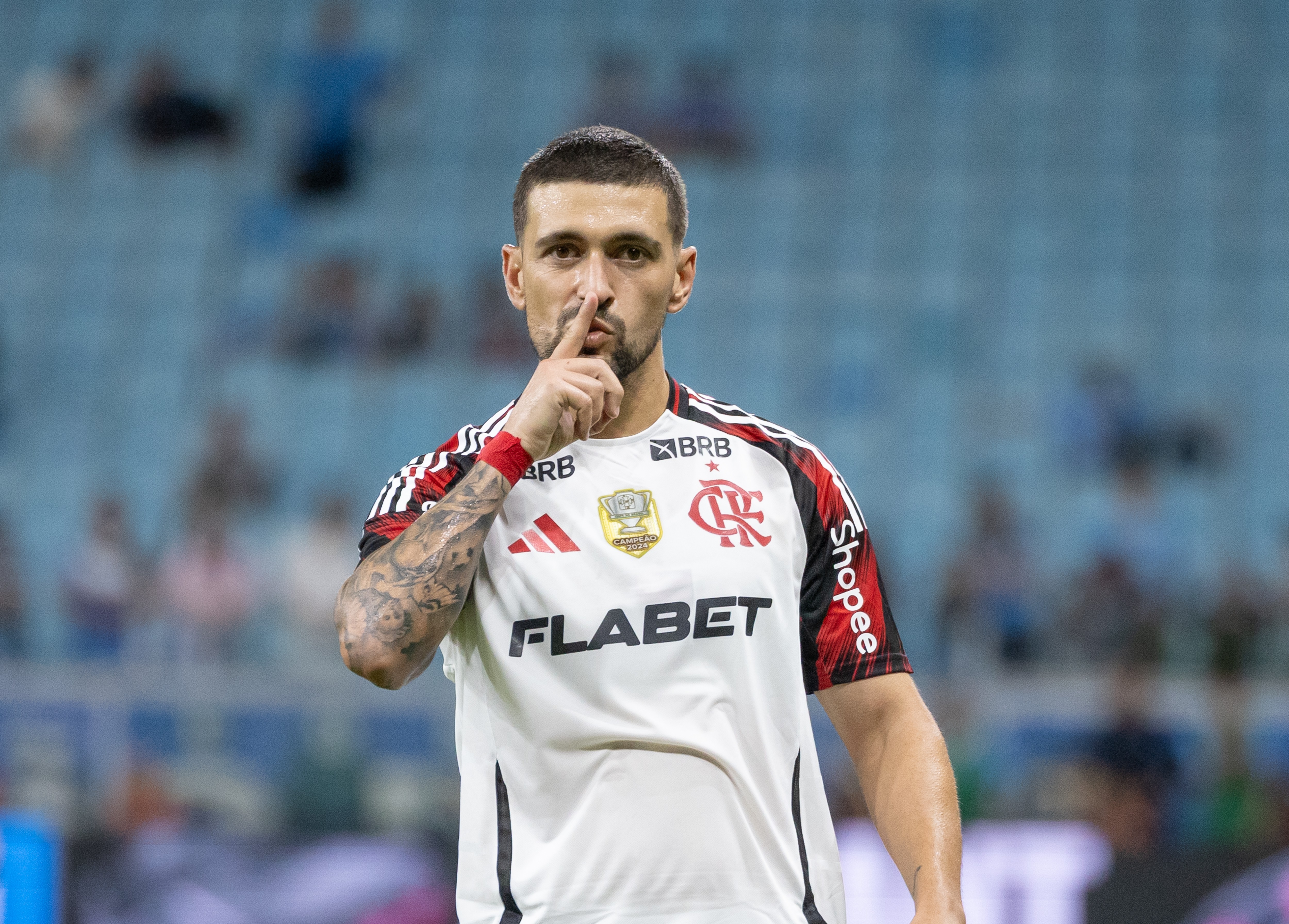 Arrascaeta ultrapassa Júnior e se torna artilheiro histórico do Flamengo