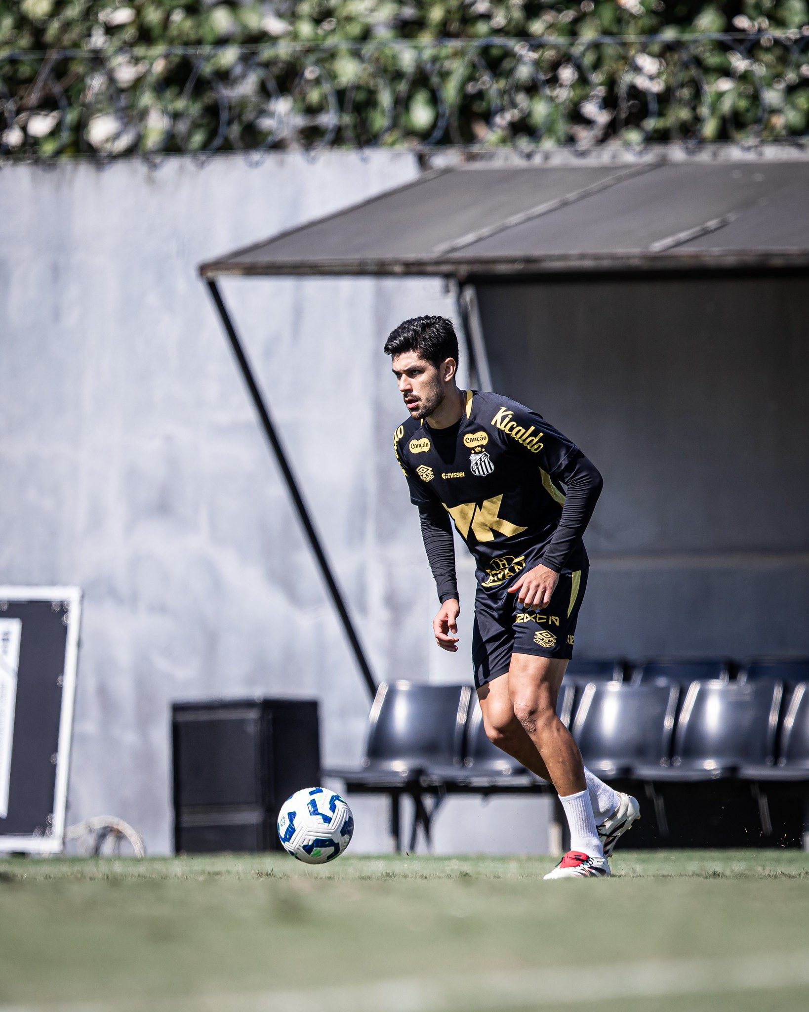 Fifa notifica Santos a pagar R$ 15,9 milhões ao Arouca por João Basso em 45 dias