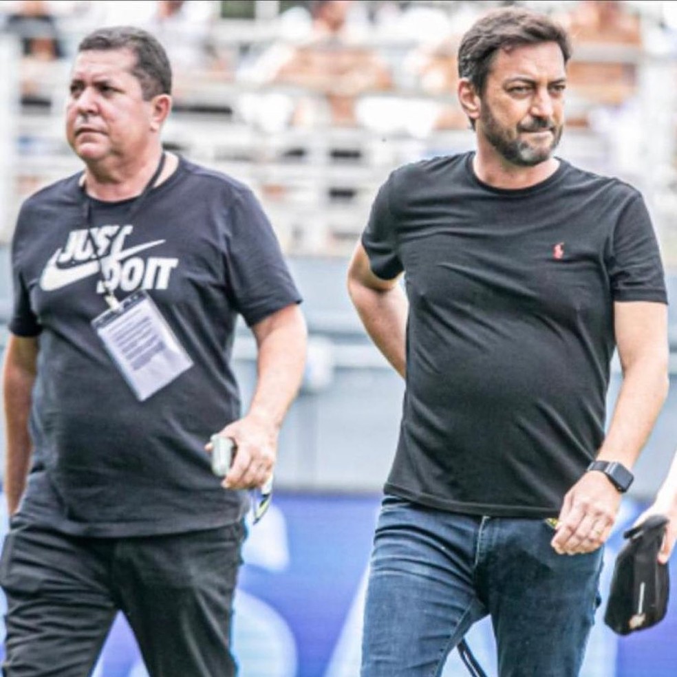 Duilio Monteiro Alves ao lado do ex-motorista Denilson Grillo, conhecido como Carioca — Foto: Reprodução/Instagram