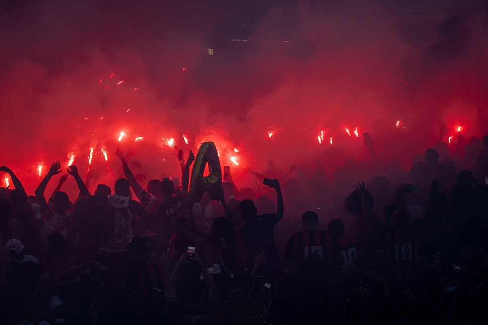 Torcida do Vitória faz festa ao redor do Barradão — Foto: Victor Ferreira/ECVitória