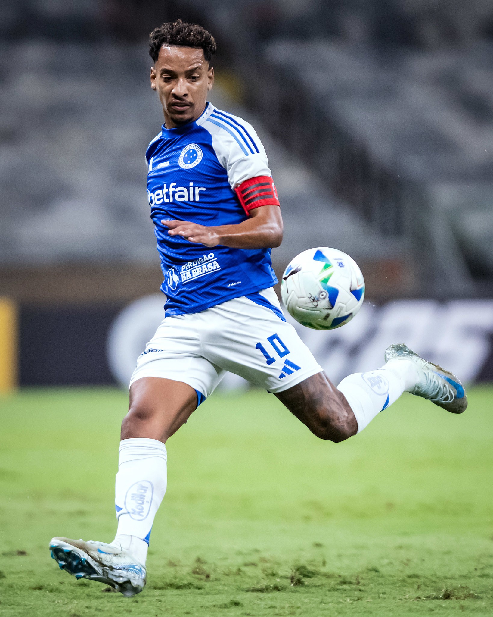 Matheus Pereira rejeita Palmeiras e fecha com Cruzeiro após negociação frustrada.