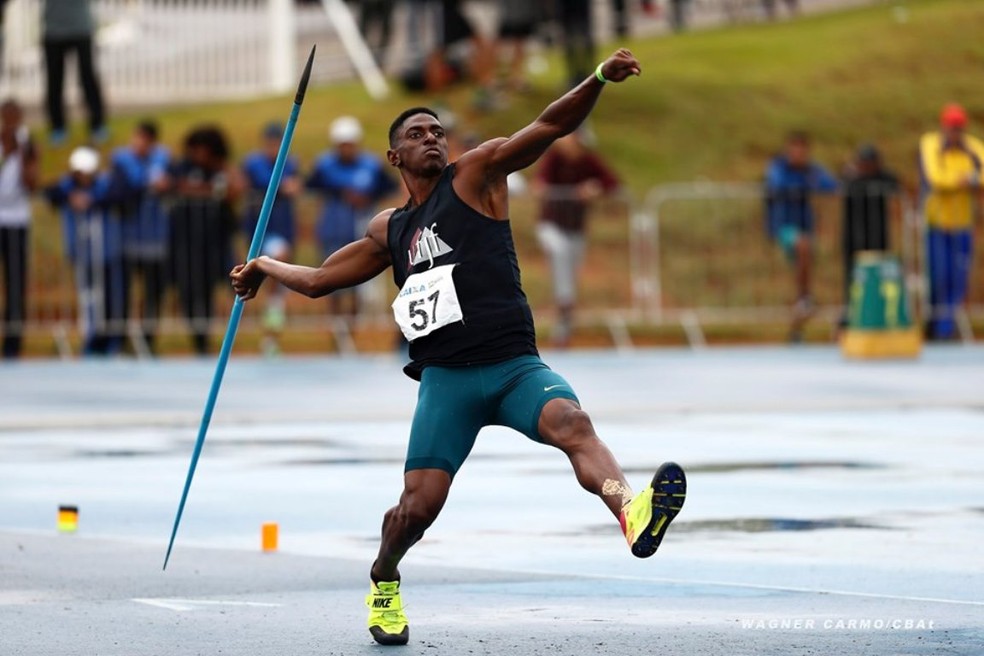 Antes de começar no atletismo, na equipe do Cria UFJF, Luiz Maurício quis ser jogador de futebol  — Foto: Wagner Carmo/CBAt