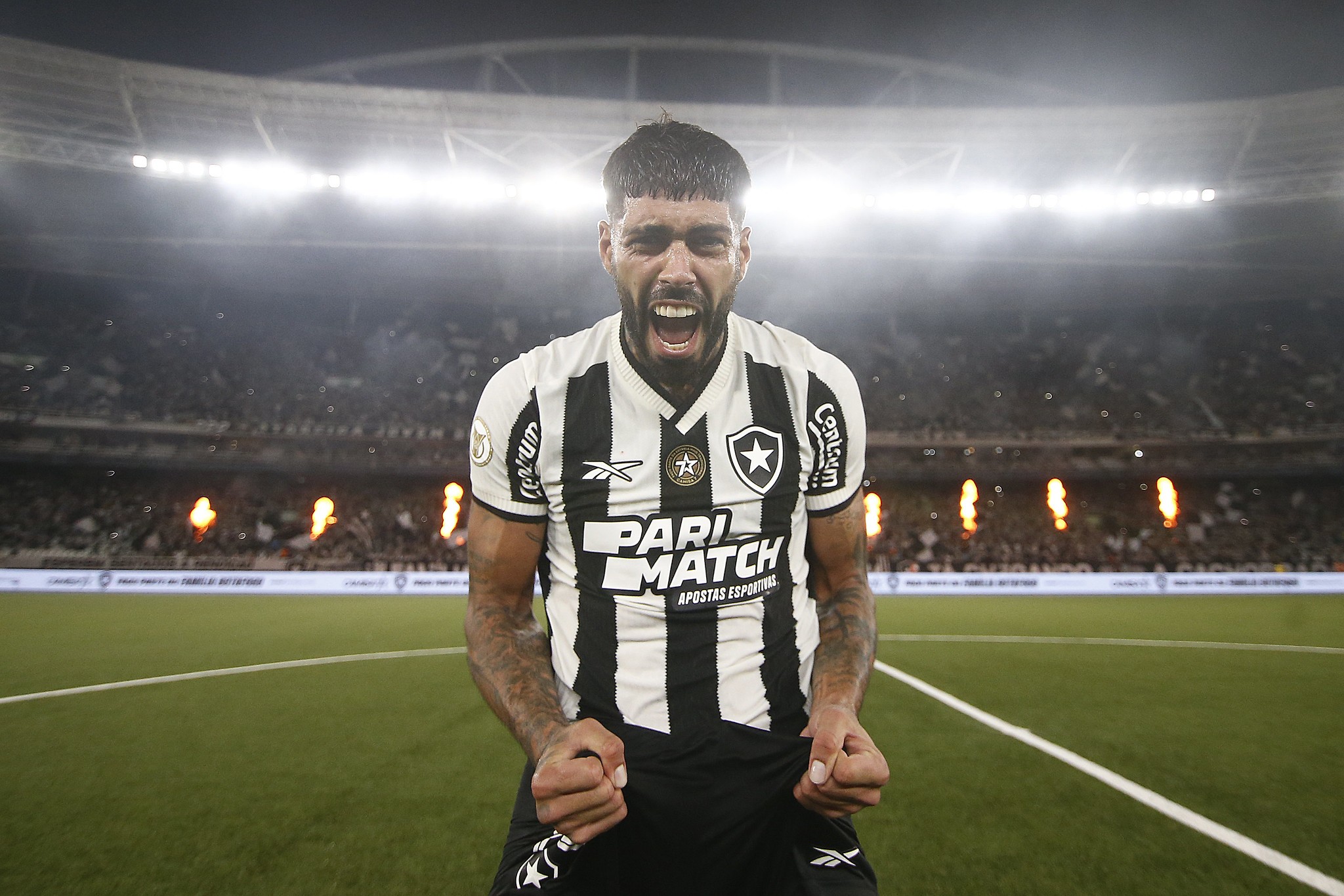 Falta assinar: Zagueiro argentino se aproxima de fechar com o Palmeiras