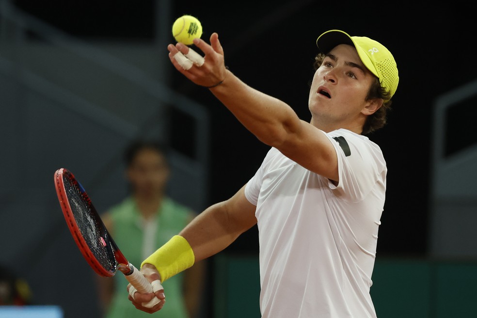 João Fonseca na partida contra Tommy Paul pelo Masters de Madi — Foto: Juanjo Martín/EFE
