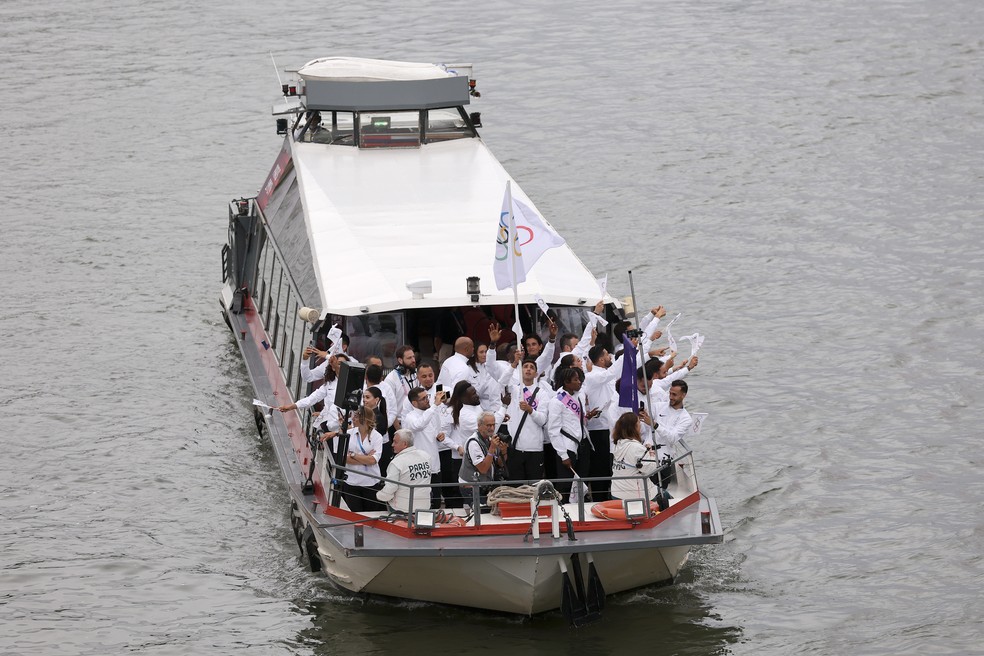 Barco da equipe de refugiados — Foto: Lars Baron/Getty Images
