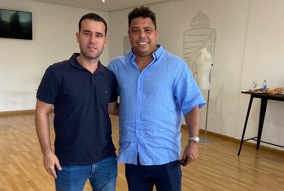 Thiago Gasparino, executivo de futebol do Remo, e Ronaldo, gestor do Valladolid e Cruzeiro — Foto: Arquivo pessoal