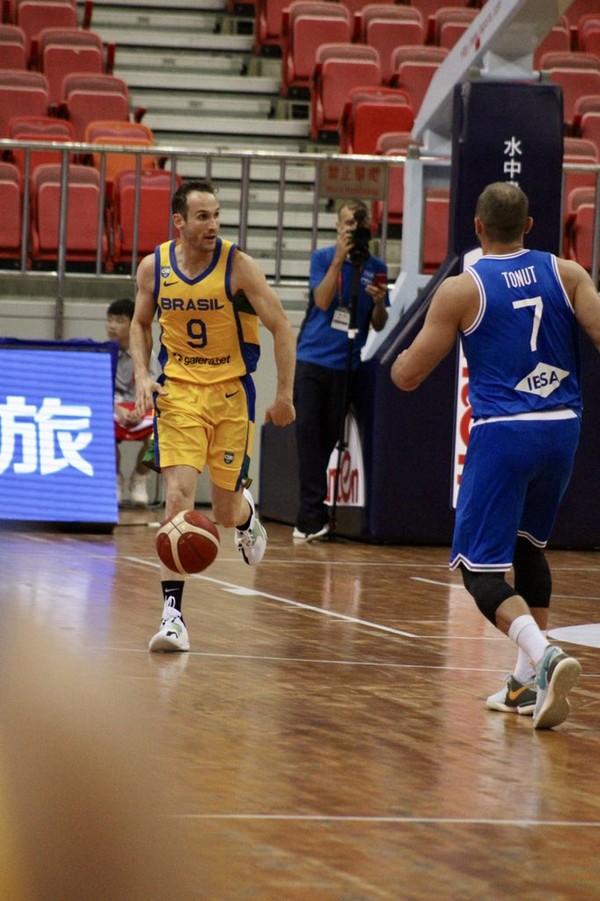 Brasil cai para a Itália e perde primeiro amistoso às vésperas da Copa do  Mundo de Basquete, basquete