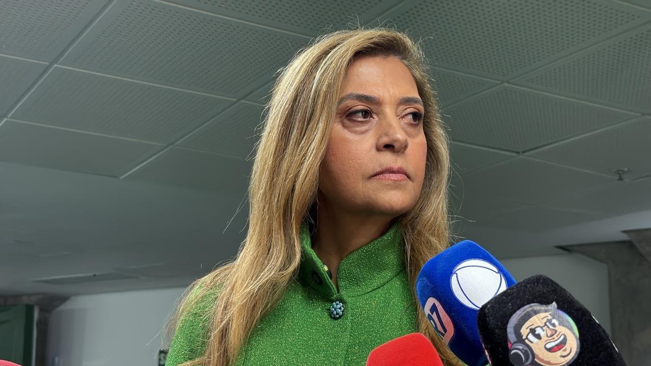 Leila diz que Palmeiras ainda não negocia com o Botafogo por Danilo | Ge