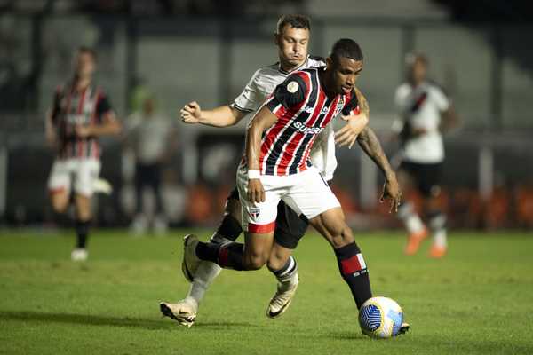 Má atuação do São Paulo resulta em goleada do Vasco; análise das notas.