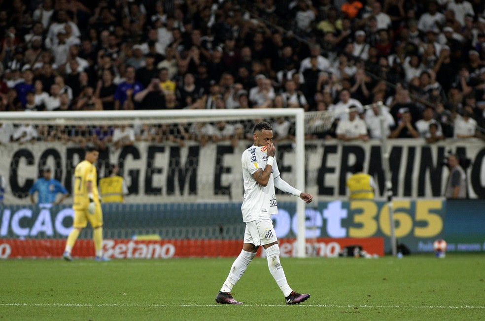Neymar em Corinthians x Santos — Foto: Marcos Ribolli