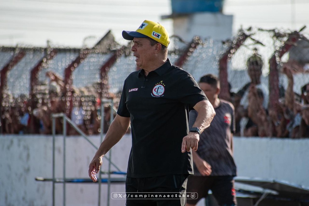 Evaristo Piza, técnico do Campinense — Foto: Estefinho Francelino / Campinense