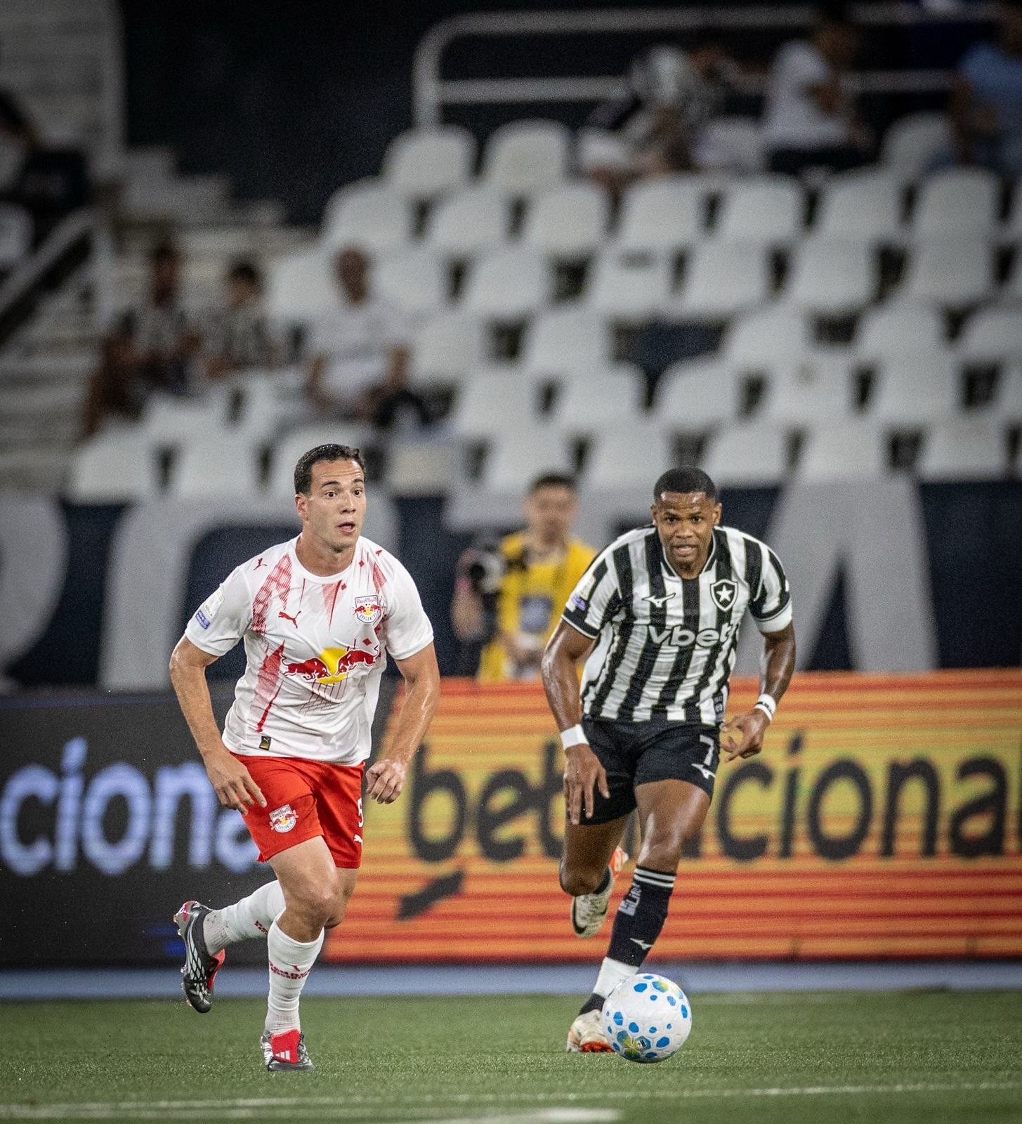 Fabinho discorda de expulsão de Wallace Yan e cita impacto para empate com Botafogo