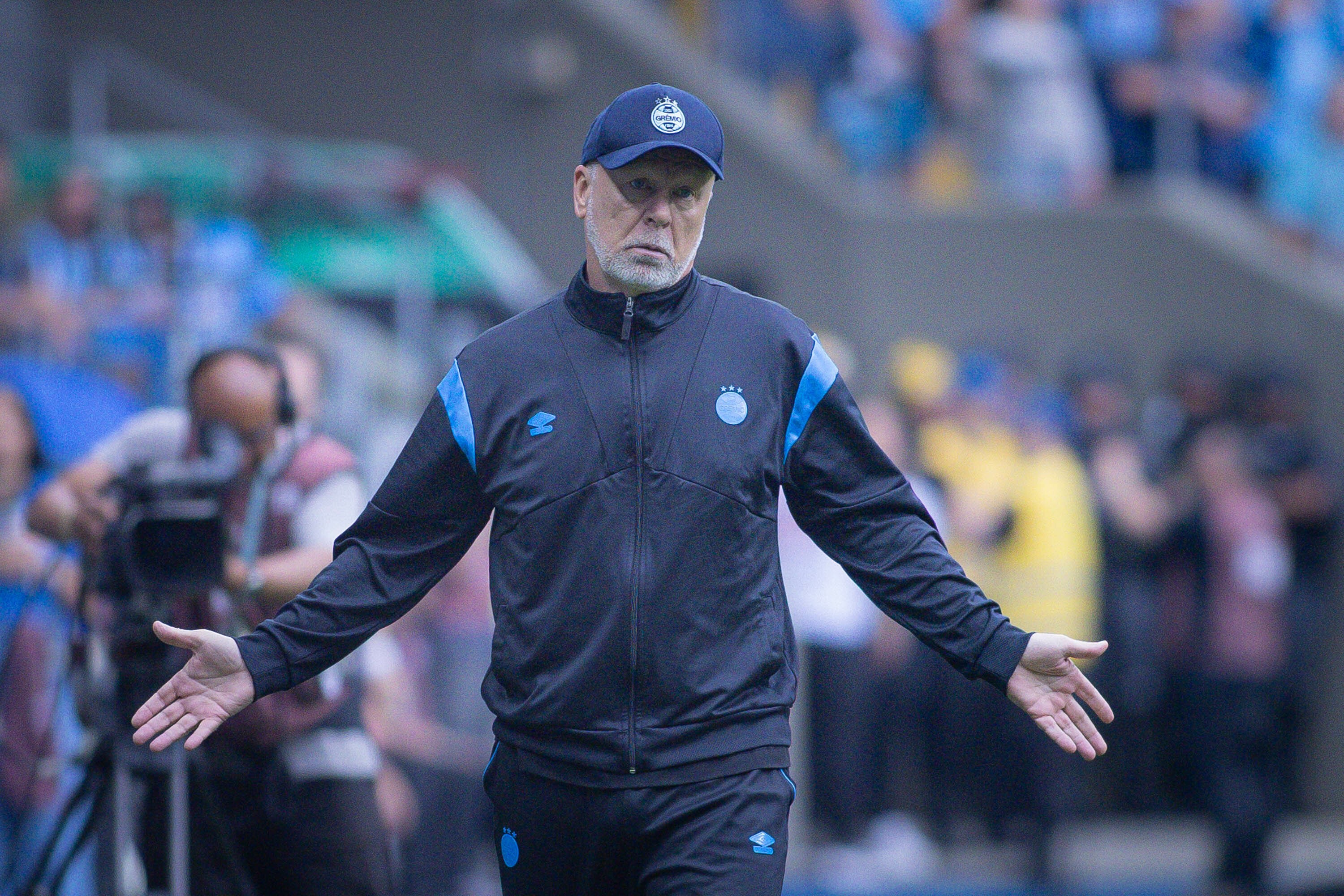 Futuro do Grêmio: Mano critica trocas de técnicos no Brasil.