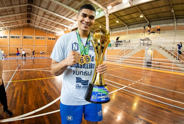 Amapaense Luis Gustavo é eleito melhor jogador universitário de handebol do  Brasil pela CBDU, ap