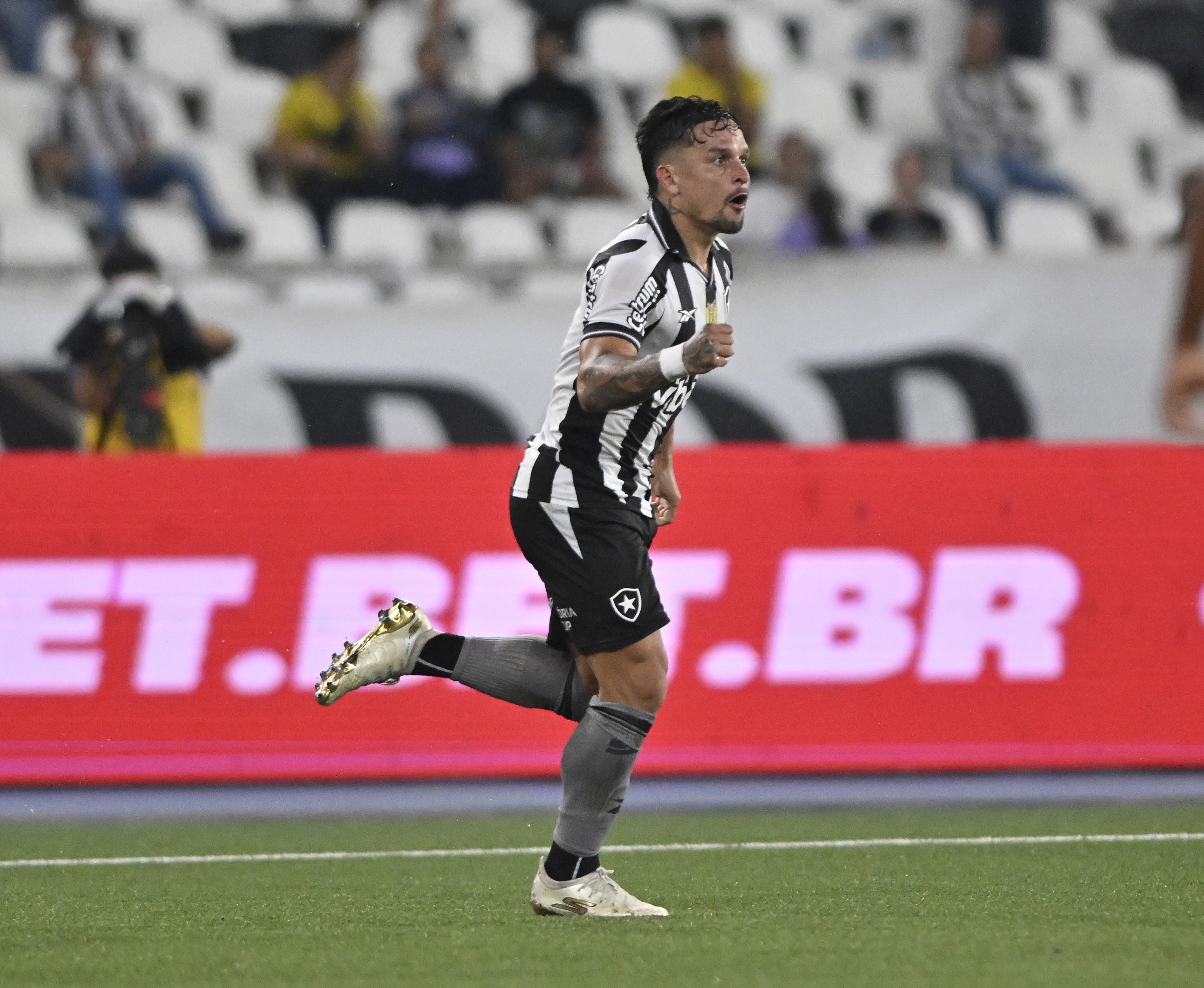Artur marca em dois jogos seguidos e aparece como opção para Botafogo em reta final | Ge