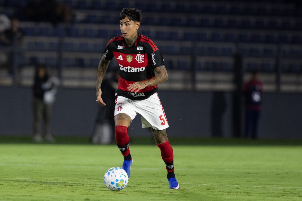 Pulgar durante jogo entre Flamengo e Bragantino � Foto: Joisel Amaral/AGIF