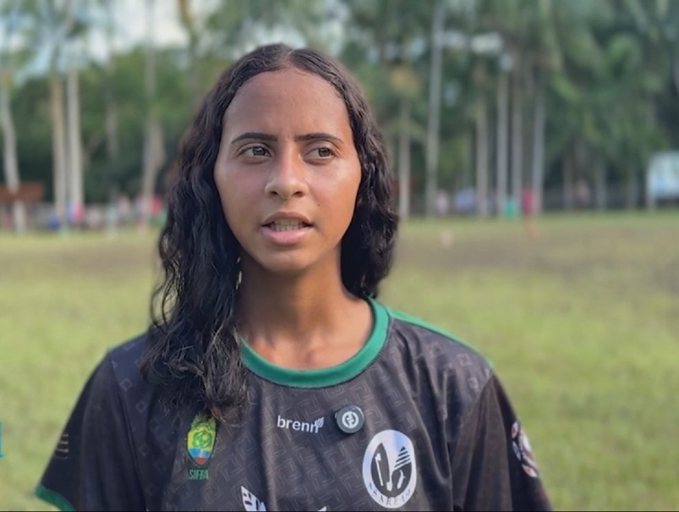 Lívia Souza, destaque feminino da 1ª Copa das Árvores, no interior do Acre, marcou três gols na decisão — Foto: Reprodução/Rede Amazônica Acre