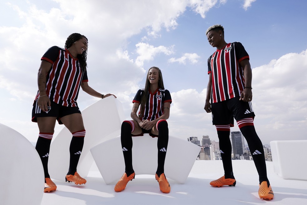 São Paulo lança novo terceiro uniforme para a temporada 2023/24; veja fotos