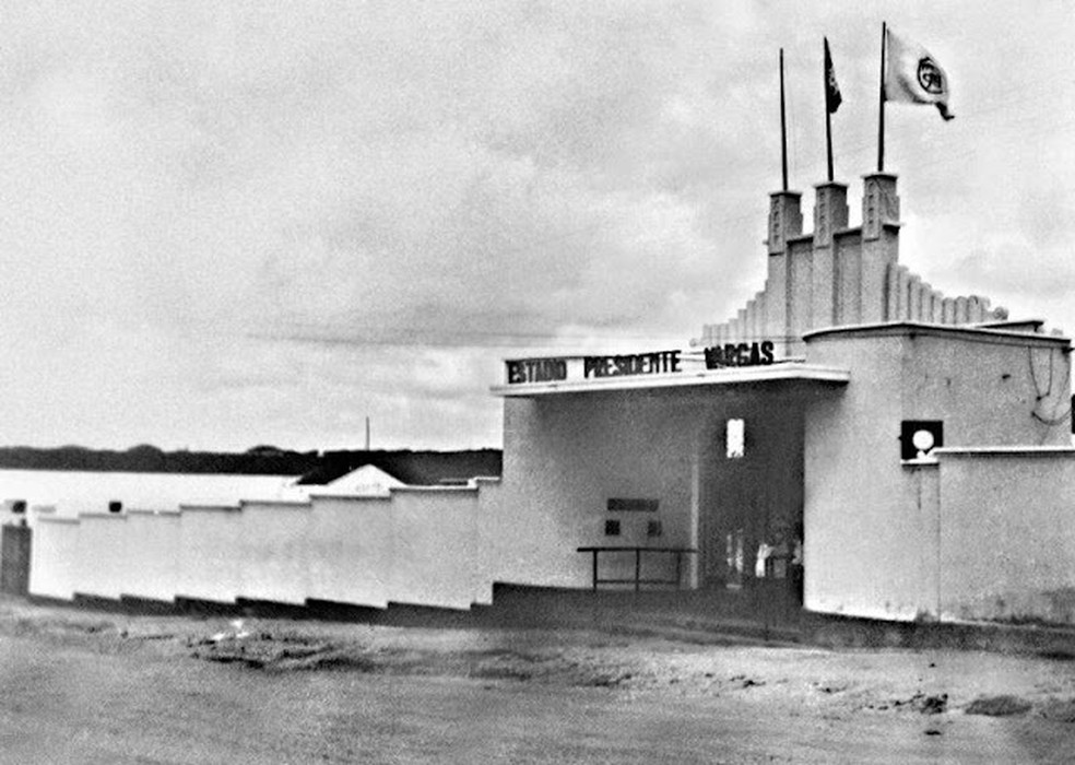 Fachada do Estádio Presidente Vargas, em 1940 — Foto: Acervo pessoal / Mário Vinícius