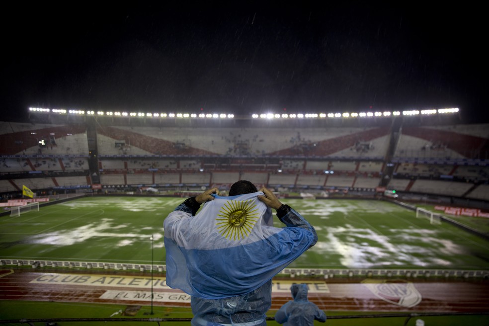 Argentina e Brasil foi adiado por conta de forte chuva em 2015 — Foto: ap 