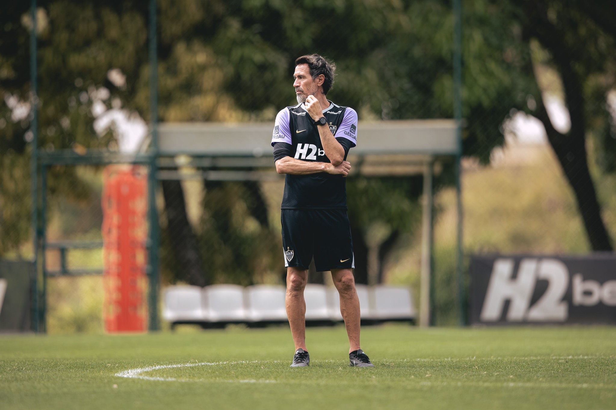 Escalação do Atlético-MG: volante é cortado, e Domínguez prepara mudanças no time