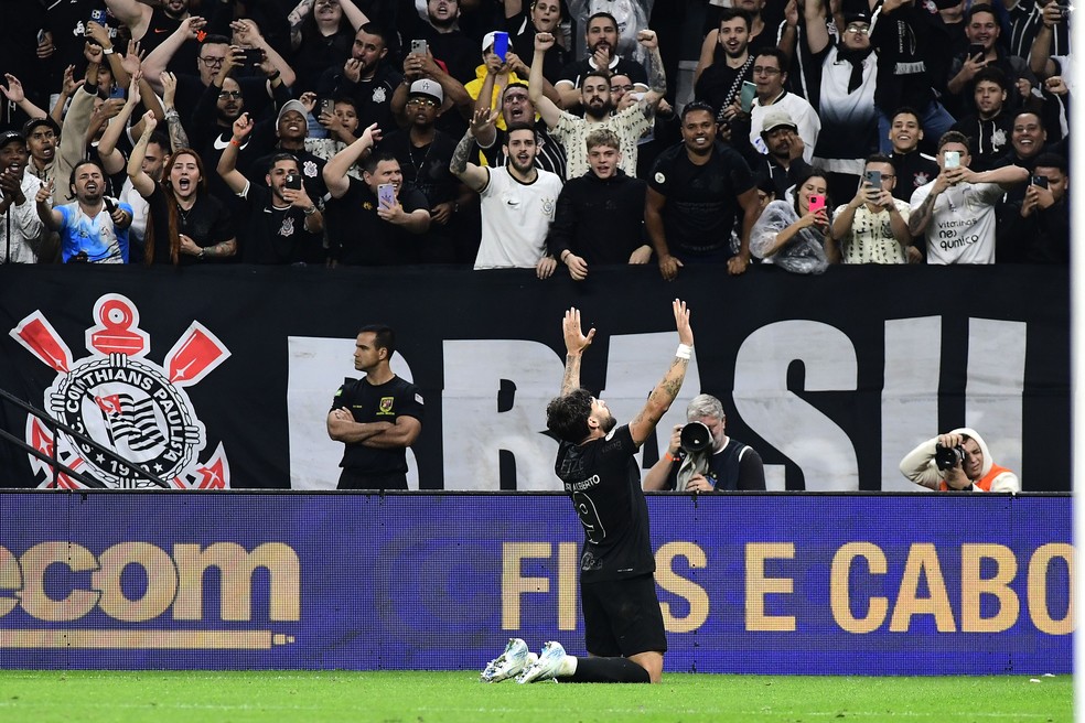 Yuri Alberto comemora gol do Corinthians contra o Palmeiras — Foto: Marcos Ribolli