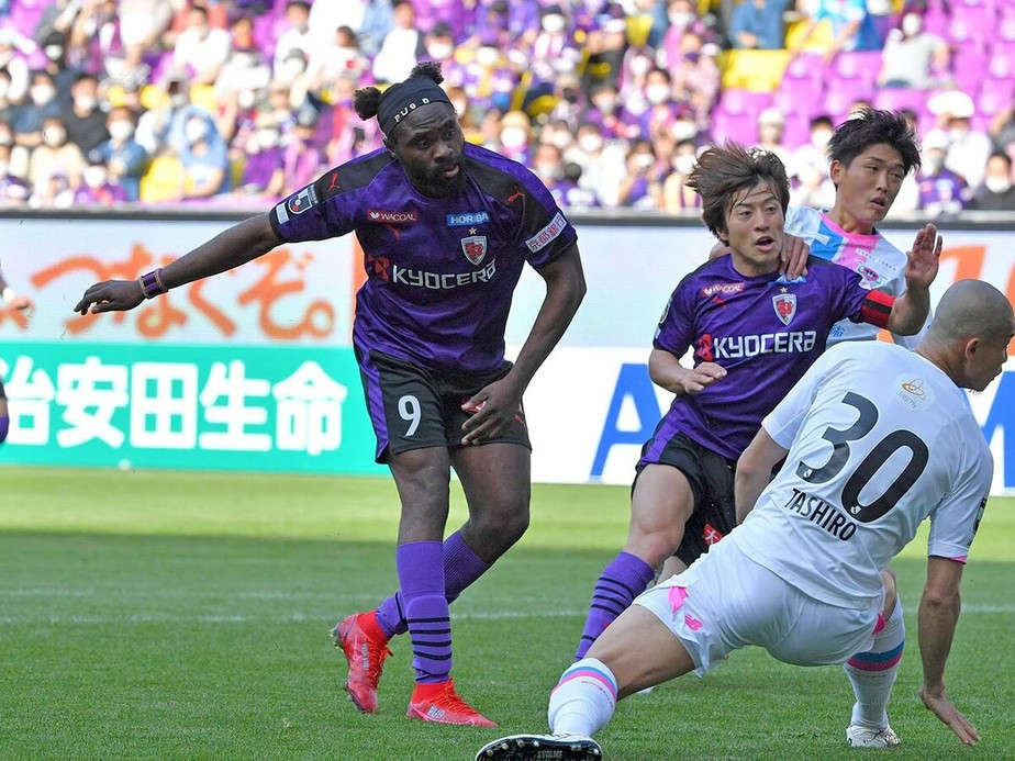 Ele tem mesmo 38 anos Utaka a m quina de fazer gols do Kyoto