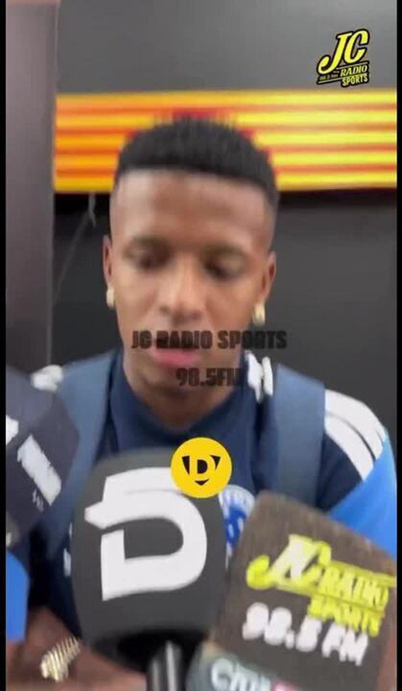 Após declarar torcida por rival, Arroyo publica foto beijando escudo do Cruzeiro | Ge