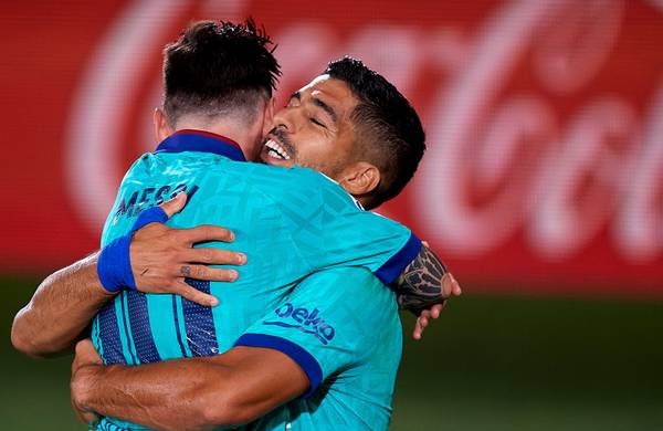 Em meio à campanha por fico no Grêmio, Suárez revê Messi antes de possível reunião no Inter Miami