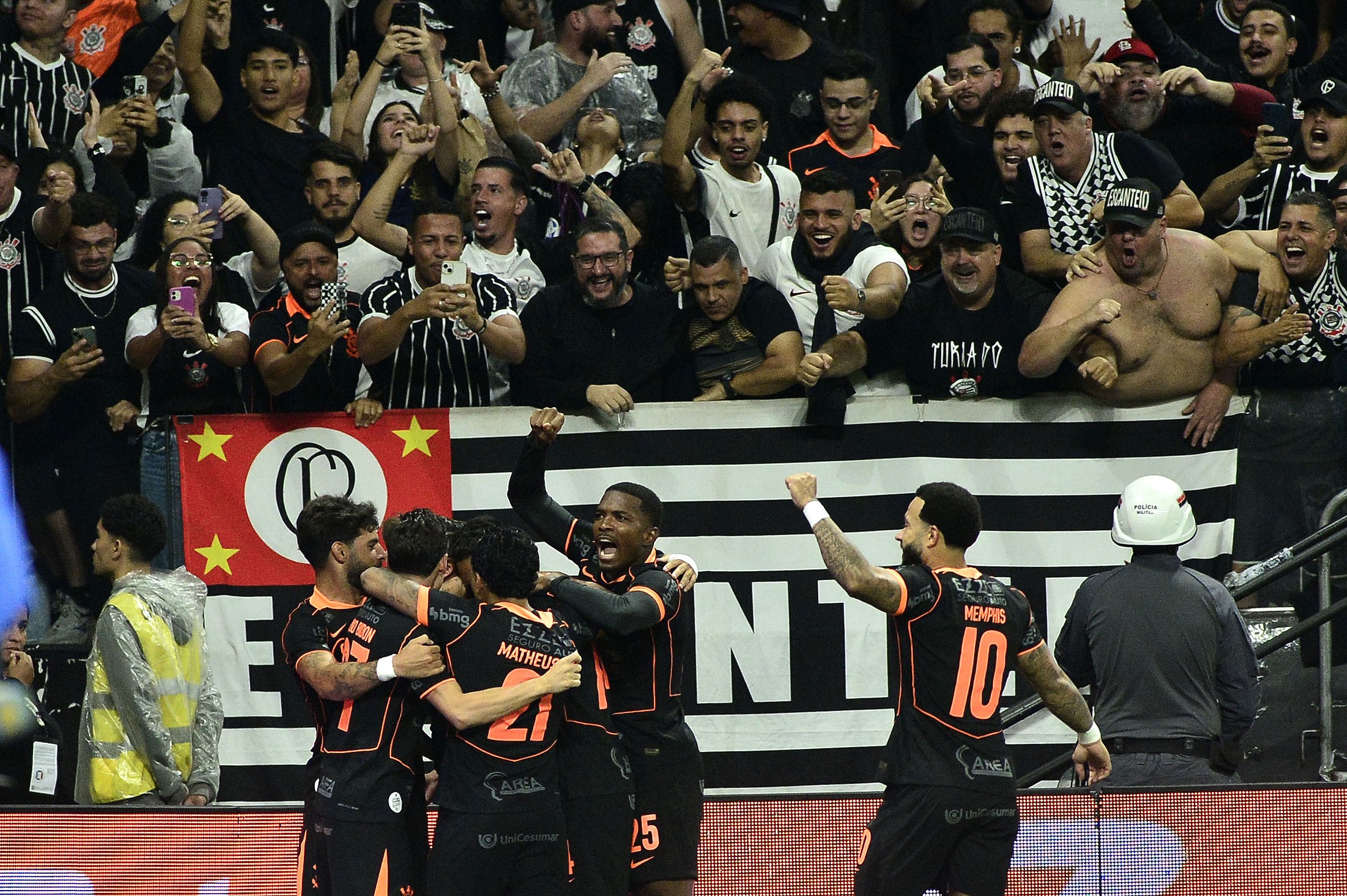 Análise: Corinthians vence podendo fazer mais e tem trio GYM como trunfo para sequência