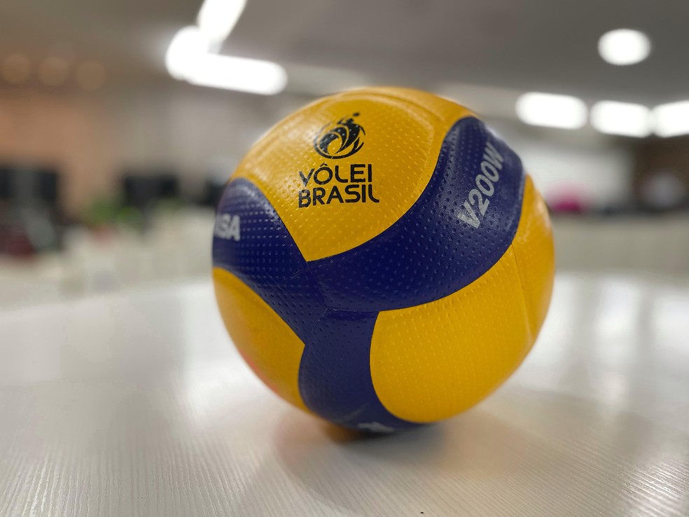 Bola oficial de vôlei de quadra — Foto: Isabelly Melo