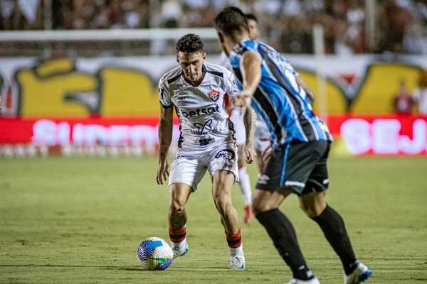 Alerrandro brilha e decide para o Vitória em empate com o Grêmio