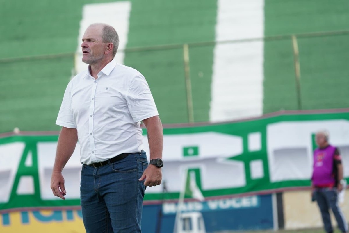 Sousa busca reforços para meio-campo após eliminar Cruzeiro na Copa do Brasil