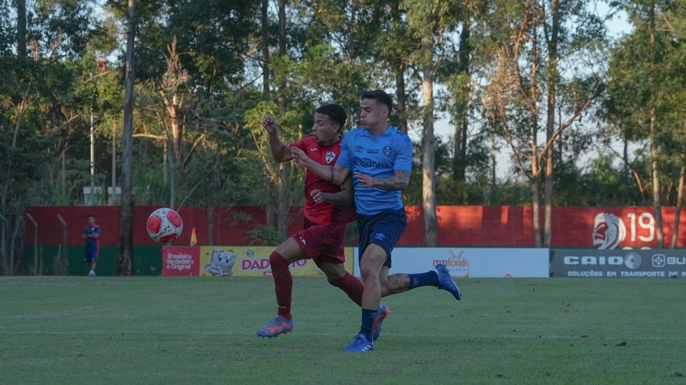 Carballo na vitória do Grêmio em jogo-treino contra a Portuguesa — Foto: Luis Eduardo Muniz/Grêmio FBPA