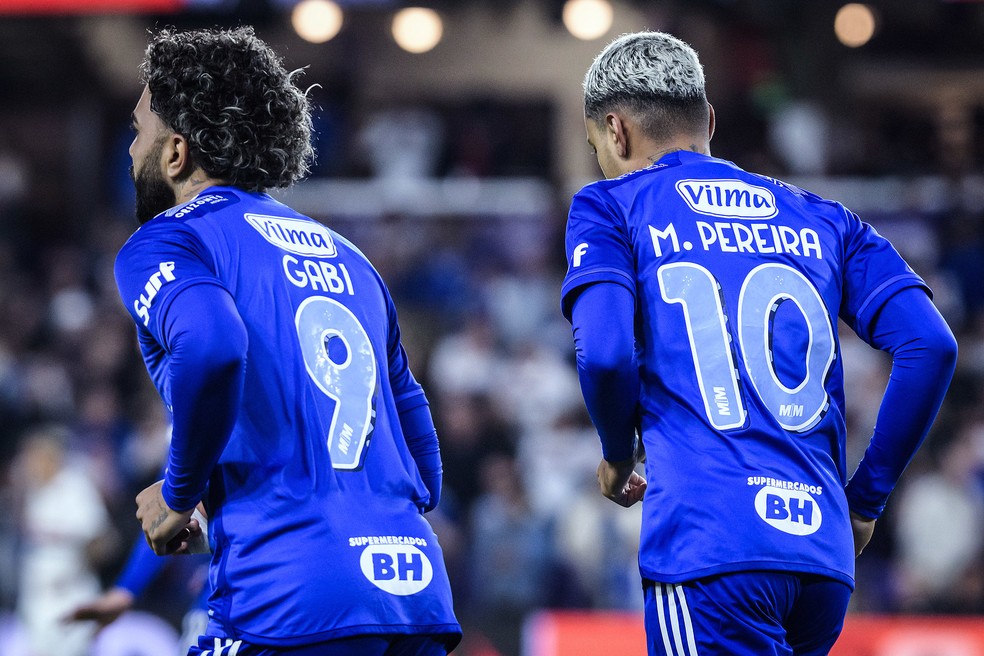 Gabigol e Matheus Pereira no Cruzeiro — Foto: Gustavo Aleixo/Cruzeiro