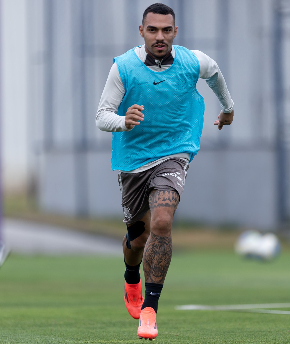 Matheuzinho em treino do Corinthians — Foto: Rodrigo Coca/Agência Corinthians