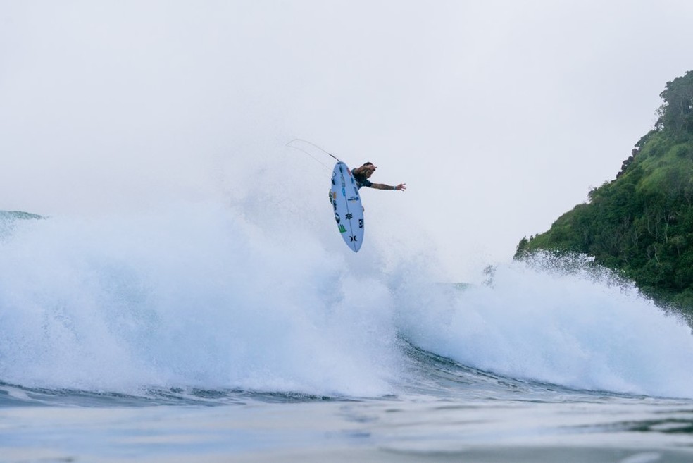 Filipe Toledo &eacute; campe&atilde;o em Burleigh Heads &mdash; Foto: WSL