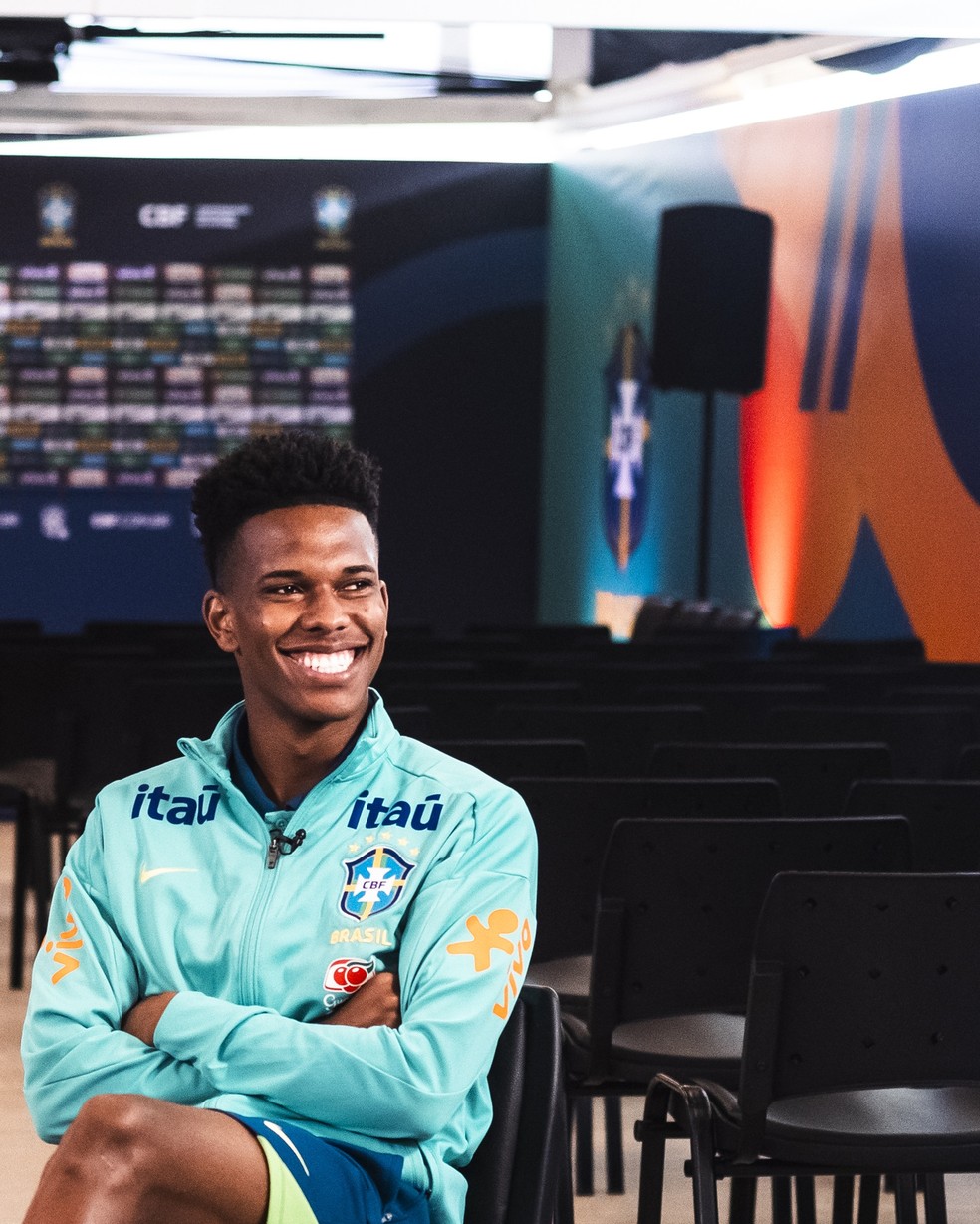 Estêvão é só alegria após primeiro gol pela seleção brasileira — Foto: Léo Sguaçabia/ SGUACABIAFOTO