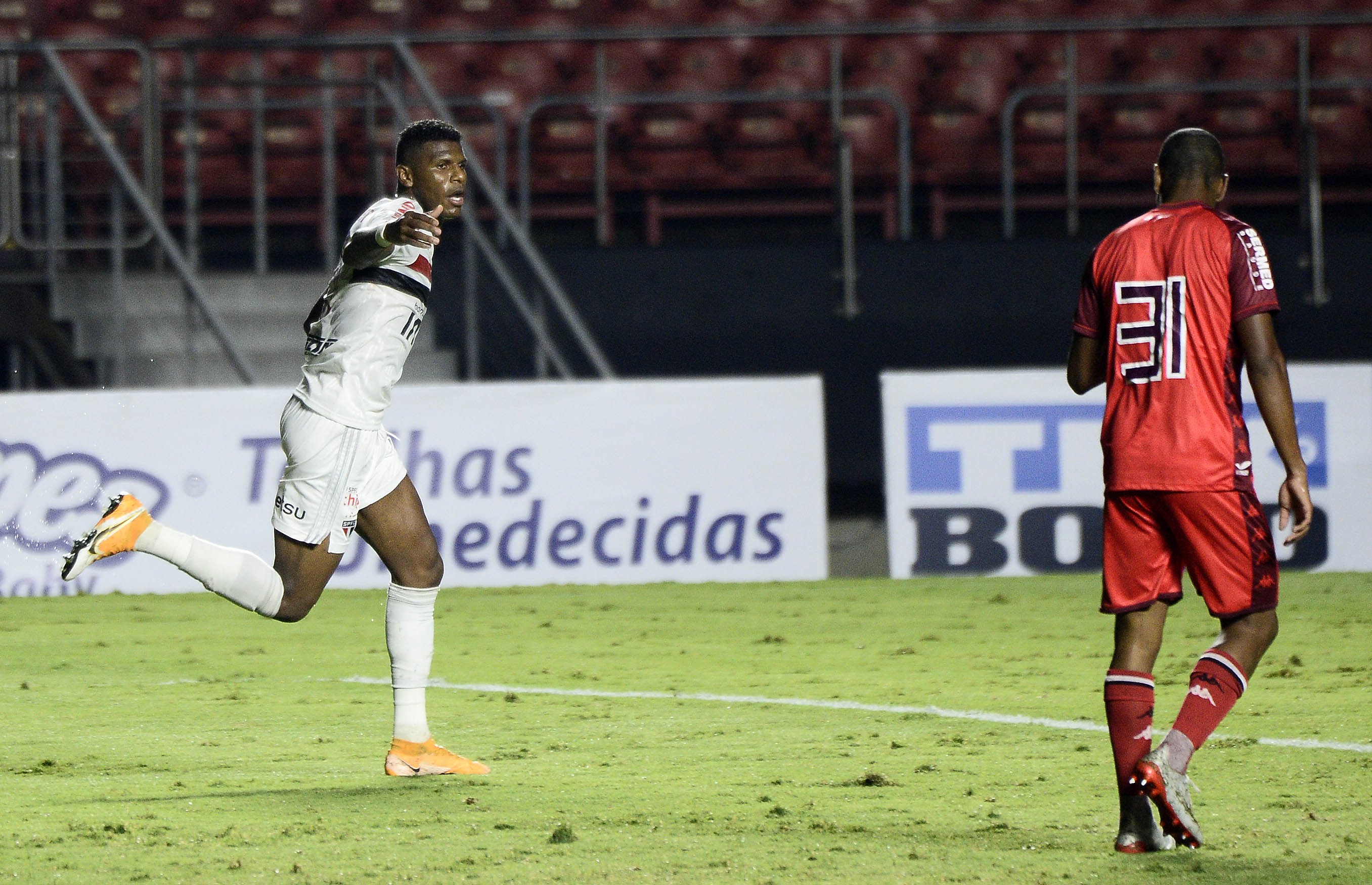 REESTREIA PRÓXIMA! Relembre como foi o primeiro jogo de Hernán Crespo pelo São Paulo
