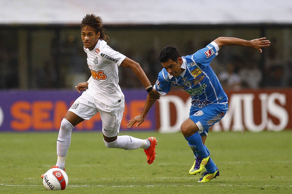 Neymar em Santos 5 x 0 Catanduvense, em 2012 — Grêmio Catanduvense