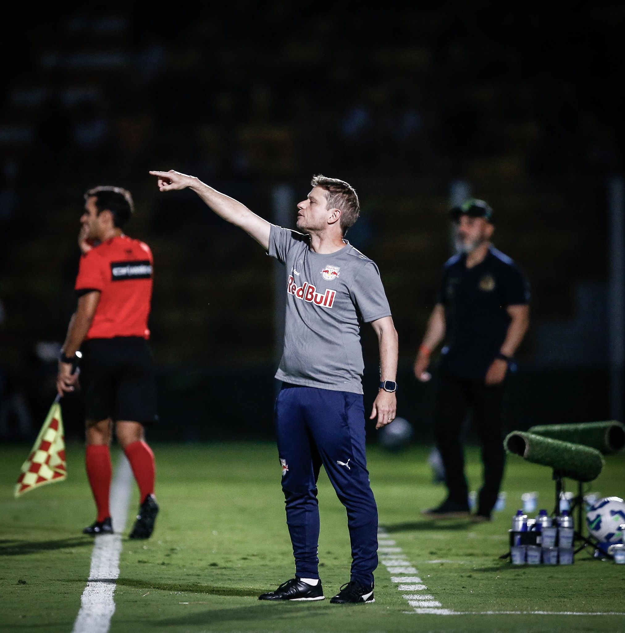 Veja todos os técnicos demitidos no Brasileirão 2025
