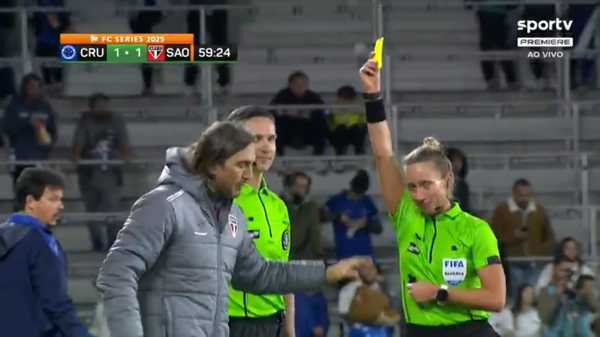 INACREDITÁVEL! Luis Zubeldía recebe cartão amarelo em estreia do São Paulo em amistoso