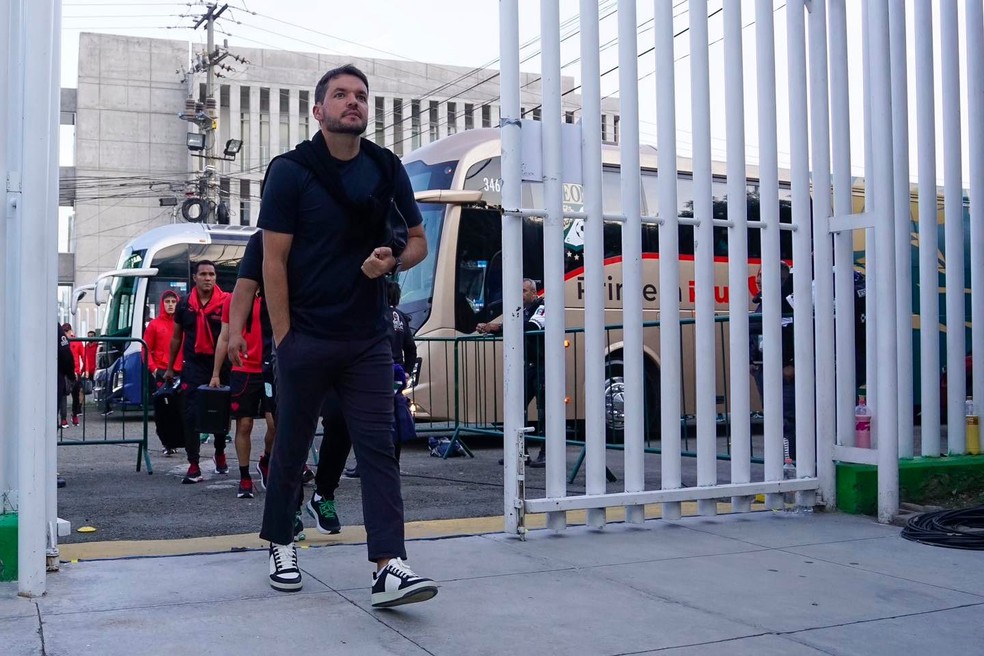 Nicolás Larcamón — Foto: Divulgação/ Léon